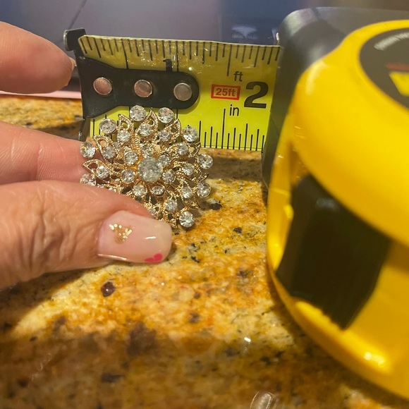 Beautiful Rhinestone Brooch Pin - Picture 6 of 6